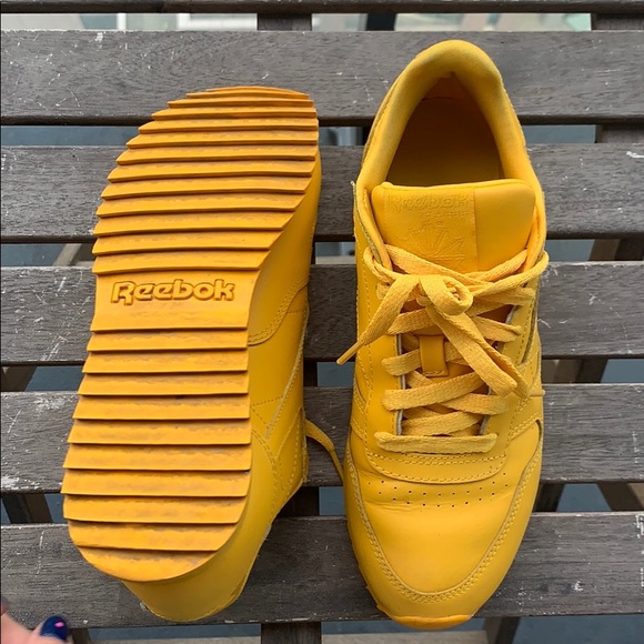 Super bright “Reebok” sneakers! - Picture 3 of 4
